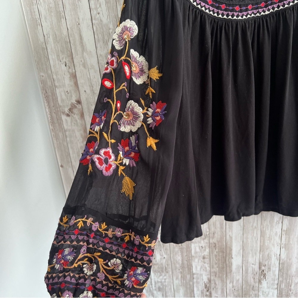 Anthropologie Akemi + Kin Louise Black Blouse Embroidery Beaded Boho XS - Picture 3 of 7